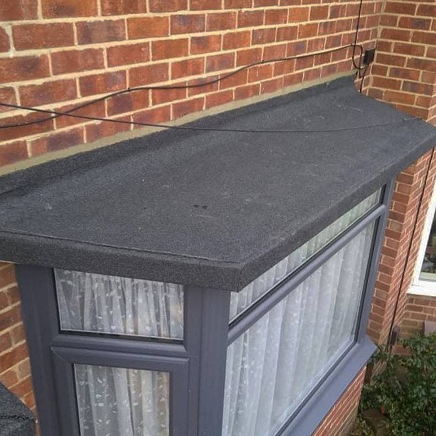 Bay window with flat roof